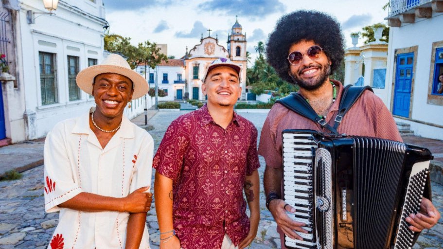 O projeto Dominguinho, criado por João Gomes, Mestrinho e Jota.pê, chega a Belém no dia 18 de janeiro (domingo).
A apresentação acontece no Hangar com abertura dos portões às 18h, em um formato intimista que mistura forró, piseiro, MPB e influências contemporâneas. A noite começa