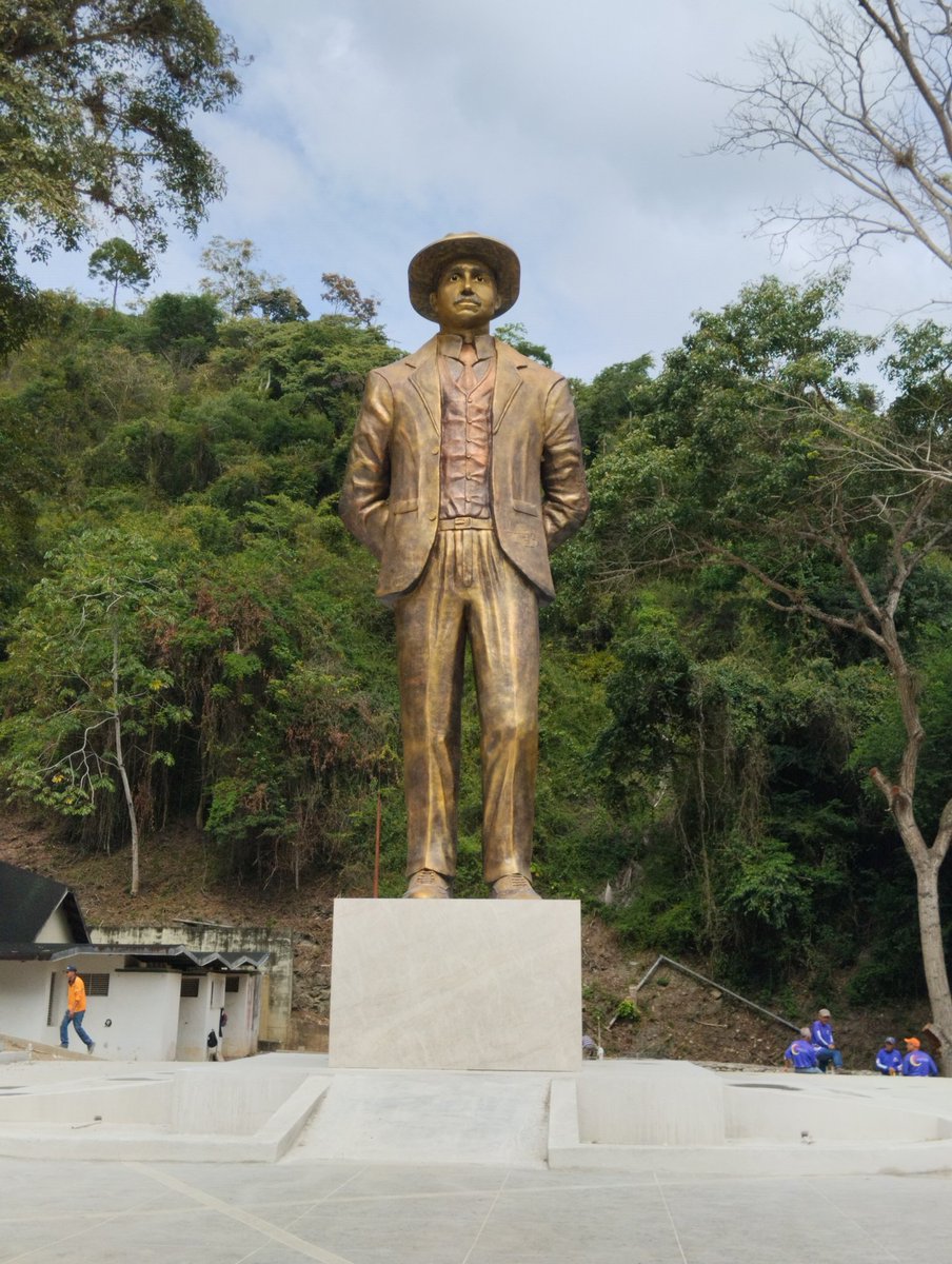 fuchov's tweet photo. Monumento a San José Gregorio Hernández, Trujillo https://t.co/qG52ZvSIE5