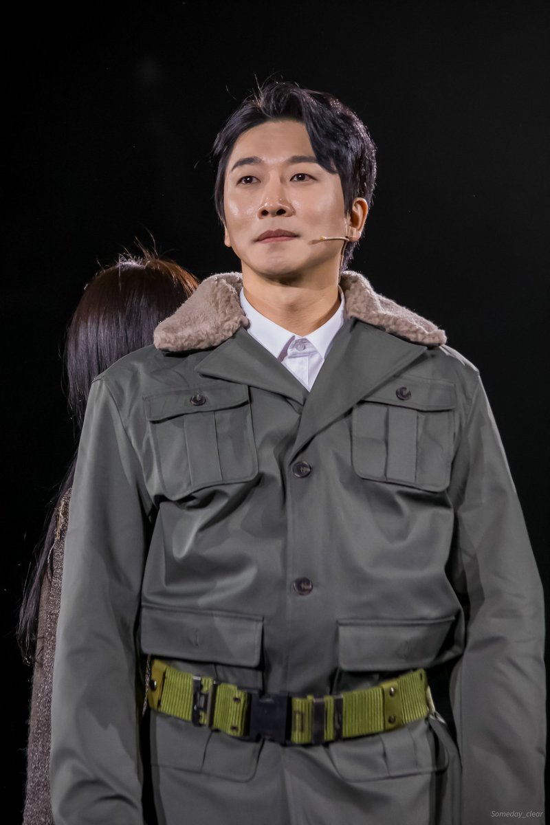 251207 뮤지컬 여명의 눈동자 : 커튼콜 :)

성태준 배우님 :)