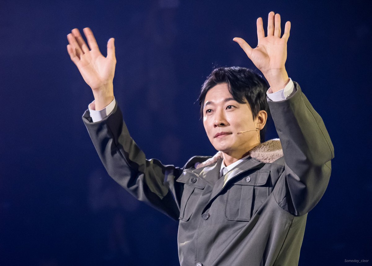 251207 뮤지컬 여명의 눈동자 : 커튼콜 :)

성태준 배우님 :)