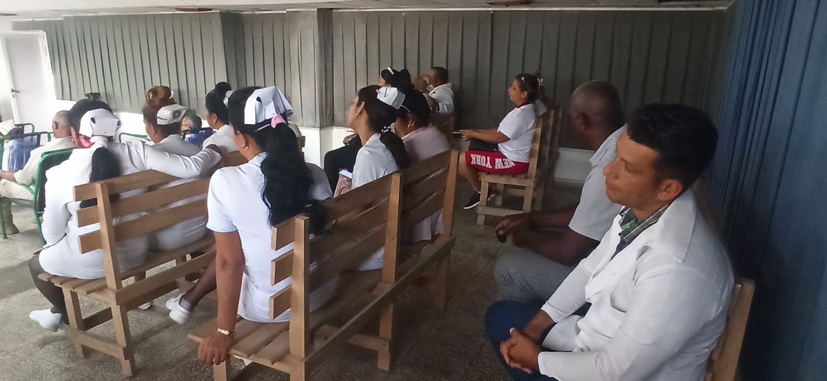 En la tarde de hoy, las máximas autoridades del municipio  sostuvieron un encuentro con los profesionales de #SaludAmancio, con el objetivo de intercambiar criterios, evaluar el trabajo desarrollado y continuar fortaleciendo las acciones en favor de la atención a nuestro pueblo