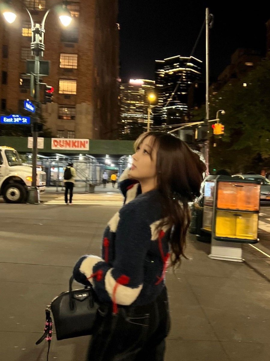 Pov: Você tropeçou da escada, bateu a cabeça e acidentalmente aceitou namorar comigo, essa seria sua galeria: