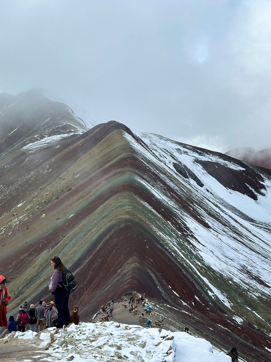 dadogeking's tweet image. Today i hiked up to 5,200 meters (17,000 feet) above sea level to see rainbow mountain and the red valley😵‍💫
