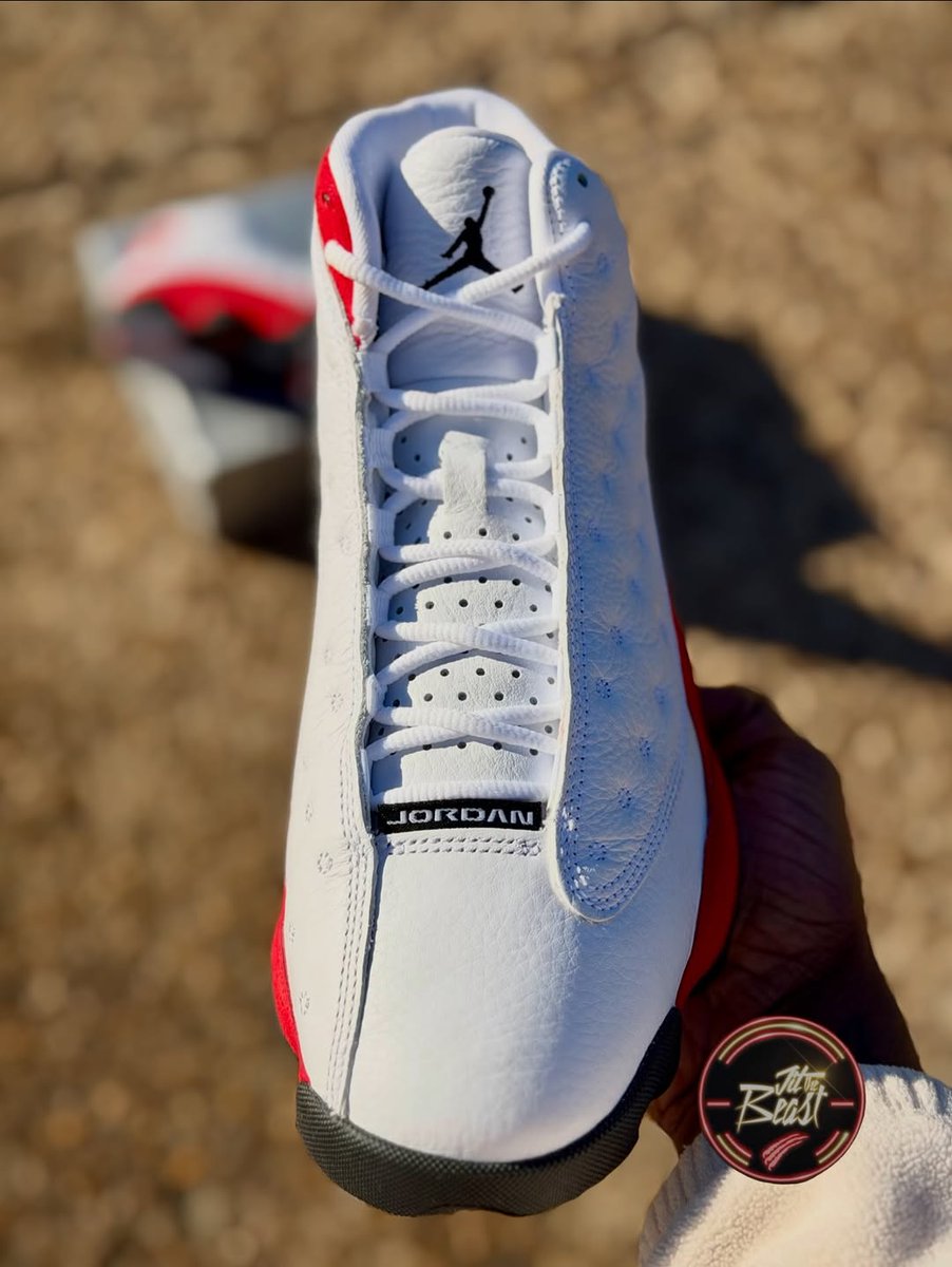 JustFreshKicks tweet media