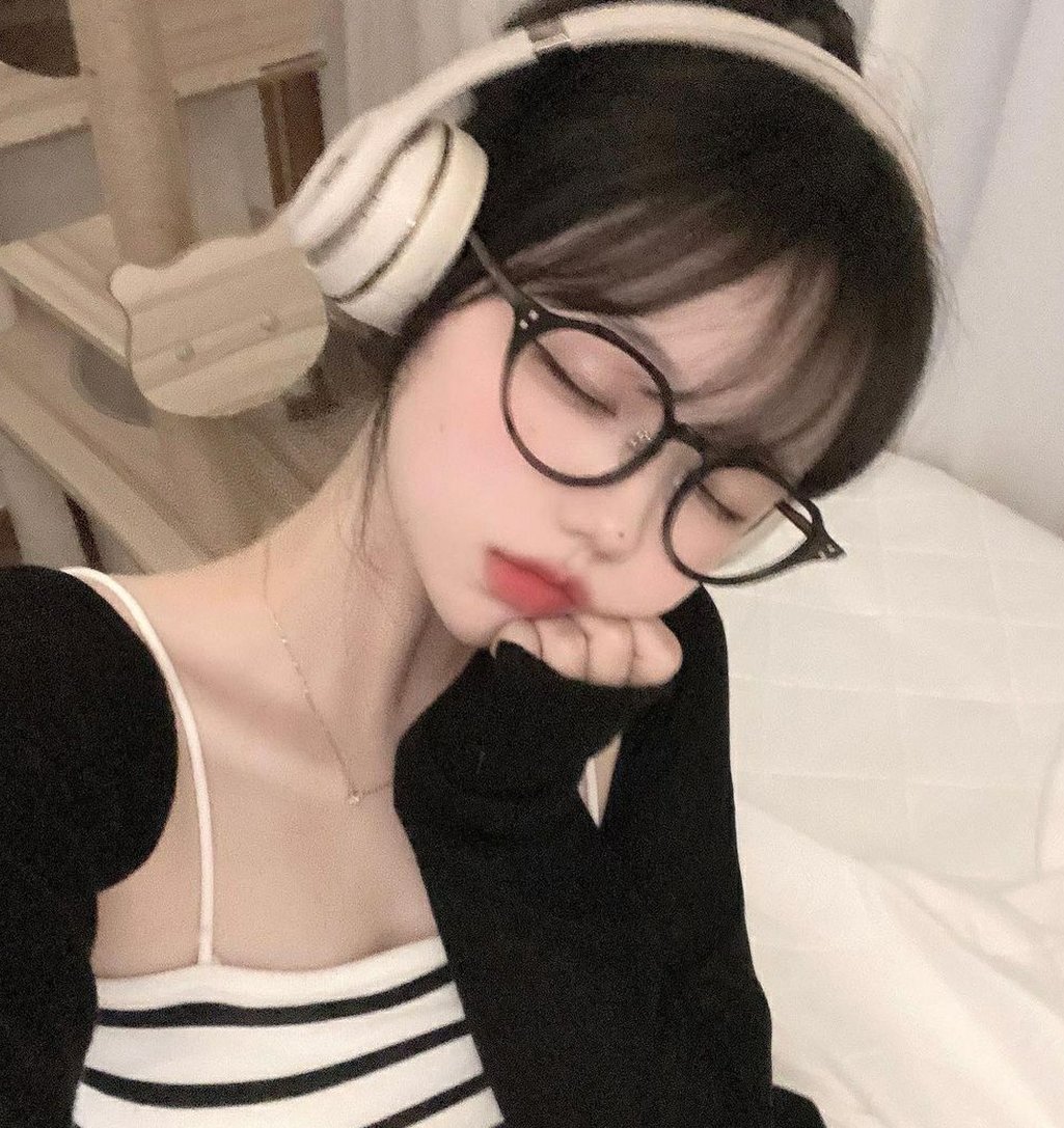 Guuuui's tweet image. スーパーで特売の冷凍食品を12個も買ってしまった 😬