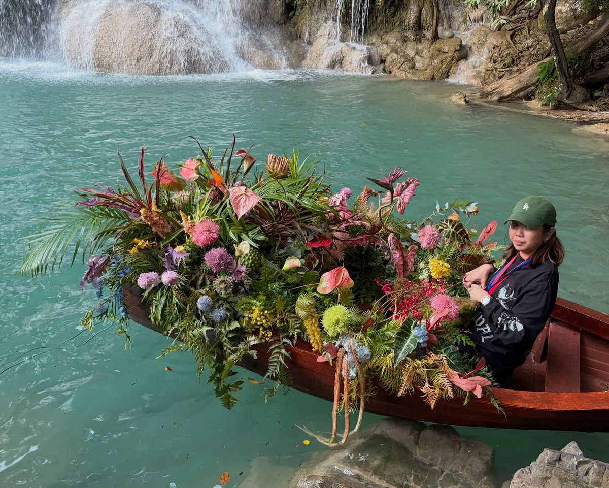 juuranghae's tweet image. 디렉터님이 올려주신 델루루 폭포 만드는 과정  🌺💐🪻
이걸직접다만드셧다고말이안돼 .......................