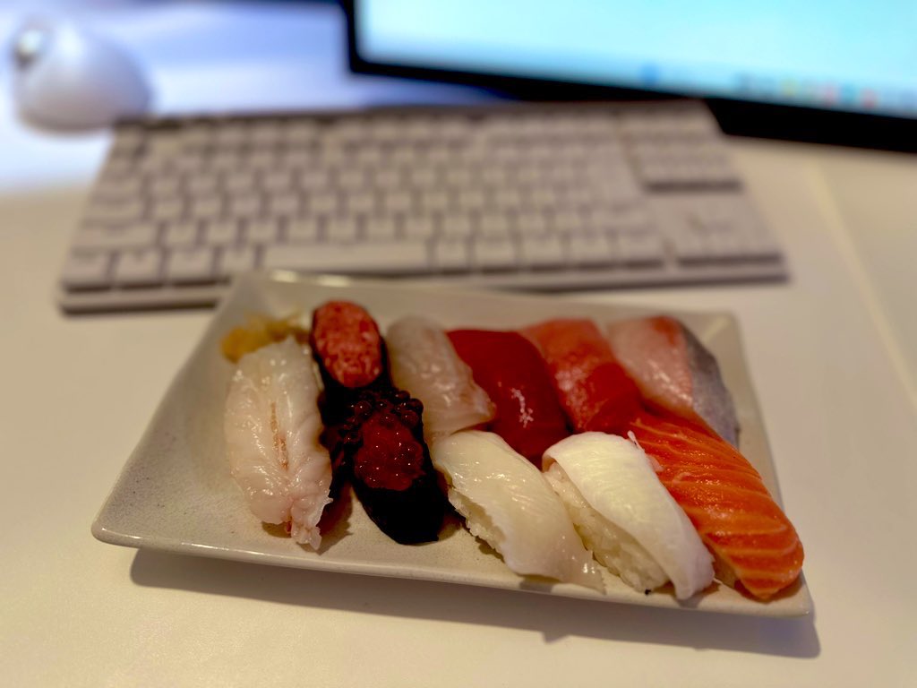 スーパーの寿司