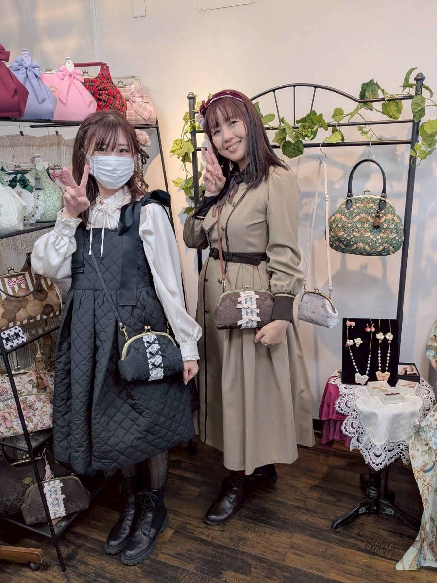 terumin711's tweet image. ゆめまる初日にRibbonCreampetalさんが合わせてくださっていたポシェット💕
シルエットがふんわりしたジャンスカがとっても可愛らしくてにこにこ🥰

合わせやすいブラックダマスクのリボンレースポシェットminneに追加しております🎶

minne.com/items/42913033