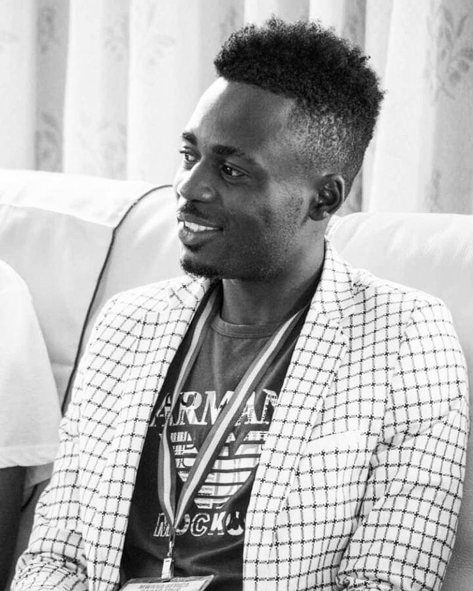 Je suis Christ😍, mais le public, les quartiers et les orphelins me connaissent sous le nom d’artiste Général Christ 12 , un pseudonyme né d’un combat intime et d’un engagement de terrain.Faire de la danse sociale un outil d’éducation, de résilience et de transformation sociale.