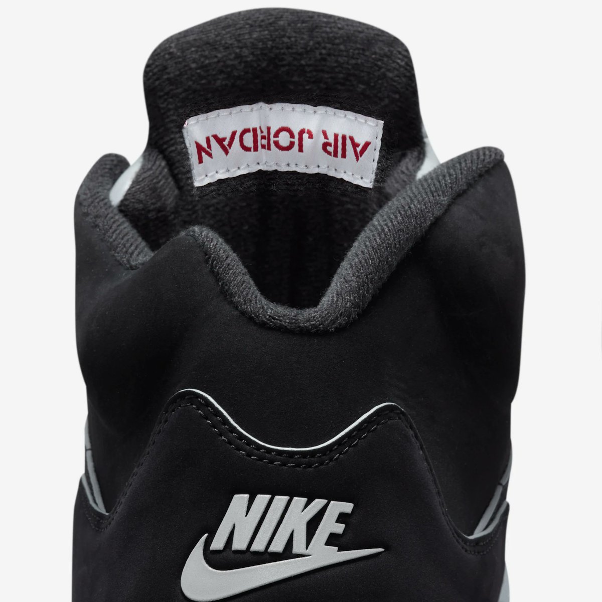 SneakerAlertHD's tweet image. Who wants these to return? 🥷