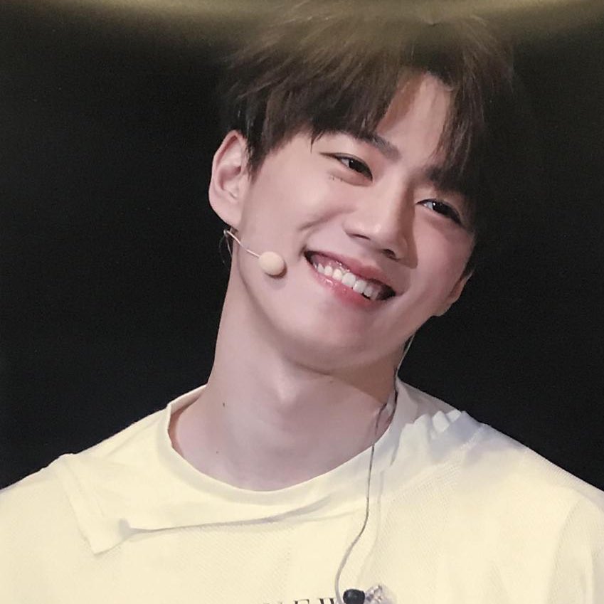 Dlwkwoon's tweet image. 웃는게 진짜 이쁨..