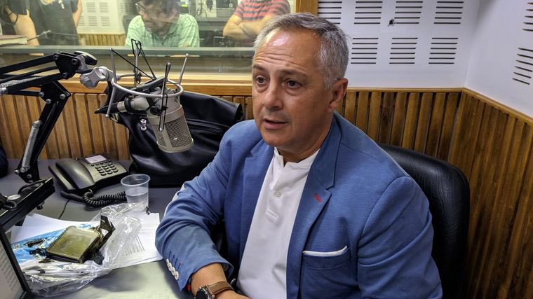 El ascenso de Estudiantes de Río Cuarto despertó a la dirigencia de #Racing.
La Academia cordobesa rompe el mercado de pases y suma a Ricardo Centurión como nuevo refuerzo, con el claro objetivo de volver a Primera División tras 36 años.
Sin dudas, Racing se perfila como uno de