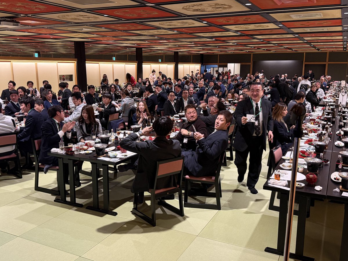 acws_aizu's tweet photo. 令和8年 新年会🎍

1/9(金)東山温泉 御宿東鳳にて
アクーズ会津•安全福祉協力会合同新年会を開催しました。
ご来賓•協力会社の皆様、社員あわせて
約170名の方にご出席いただき、誠にありがとうございました。

今年もパチッコリンのお二人をお迎えし、豪華景品が当たるビンゴ大会で会場は大いに盛り上がりました🎉

本年も協力会社の皆様と共に、
安全第一で、より良い現場づくりに取り組んでまいります⛑️
2026年もどうぞよろしくお願いいたします。

#新年会
#株式会社アクーズ会津
#安全福祉協力会
#パチッコリン
#御宿東鳳