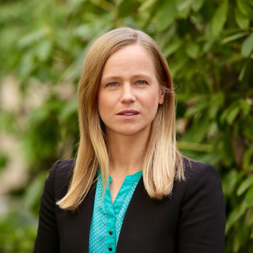 jmil400's tweet image. Why isn’t Melissa Clark the ABC’s Chief Political Correspondent? Anybody with even half a brain can see that she has more political nous that Speers, Norman, Karvelas and all the other half-baked ex Murdoch so called ‘journalists’ in all of Canberra!