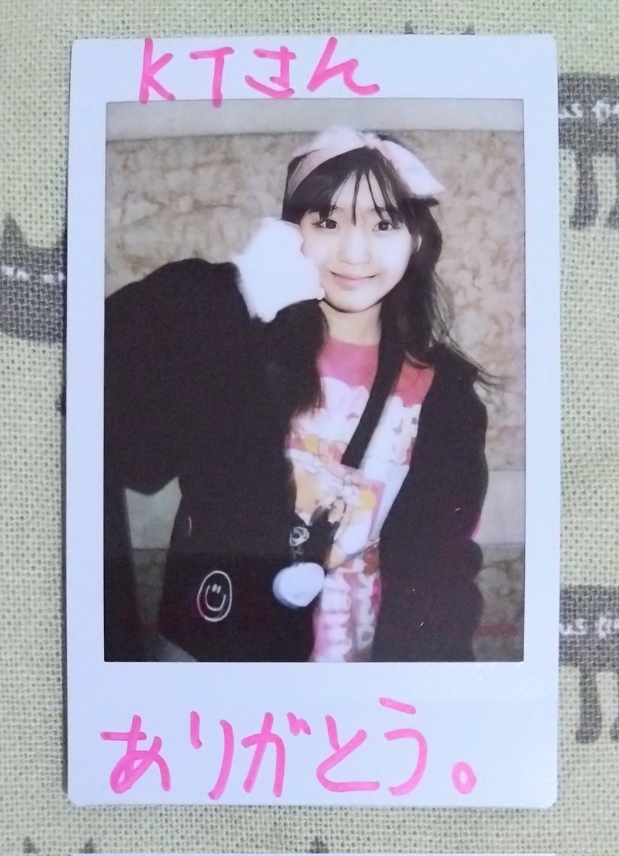 スパワールド前ライブ特典会 最初に撮ったチェキからサインの所が