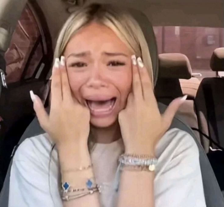 pjmIesviu's tweet image. Y todos los tannies están tan callados, seguramente saben que estamos enloqueciendo con el anuncio del World Tour, díganle a Namjoon que ya puede soltar los spoilers de su tour 😭