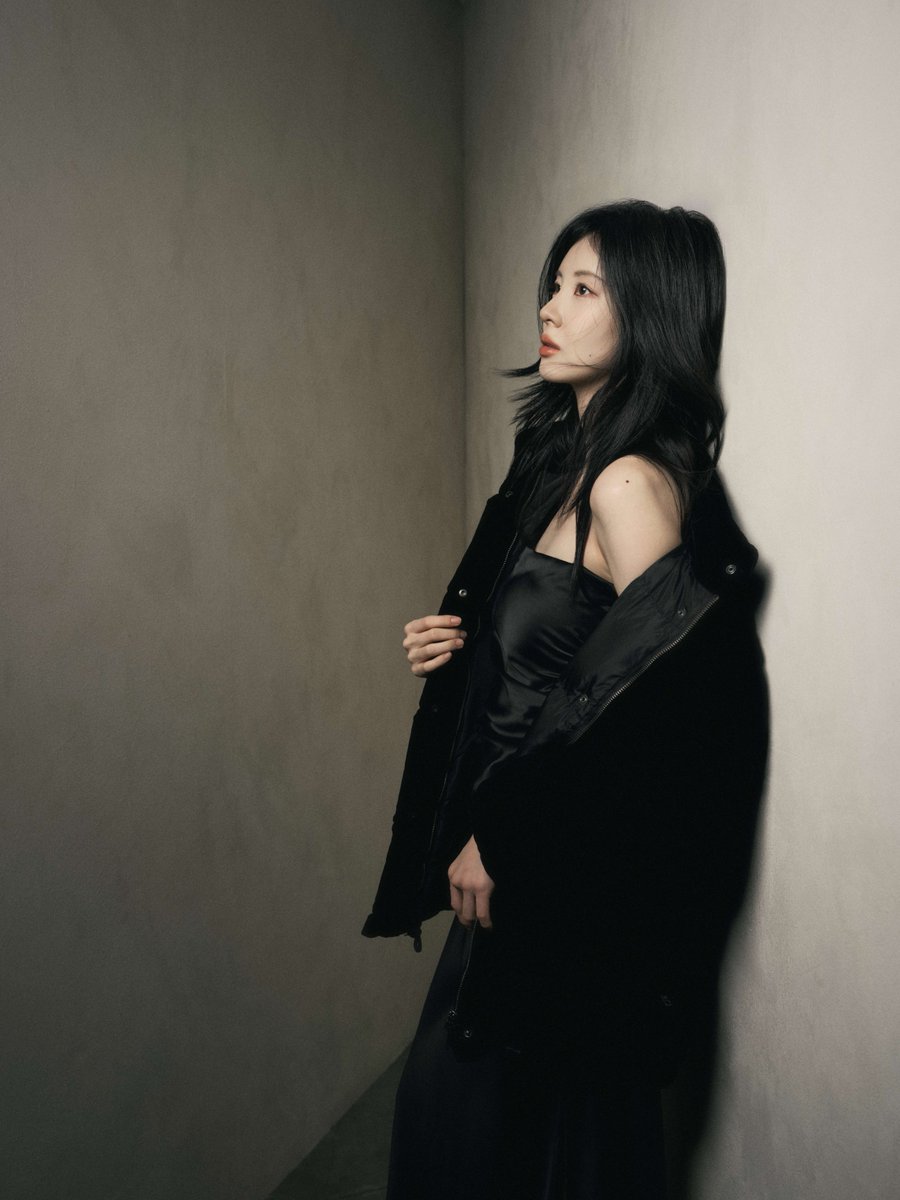 SeohyunData's tweet image. 📷 #서현 | Profile photos of Seohyun with violin for her classical orchestra debut in HQ