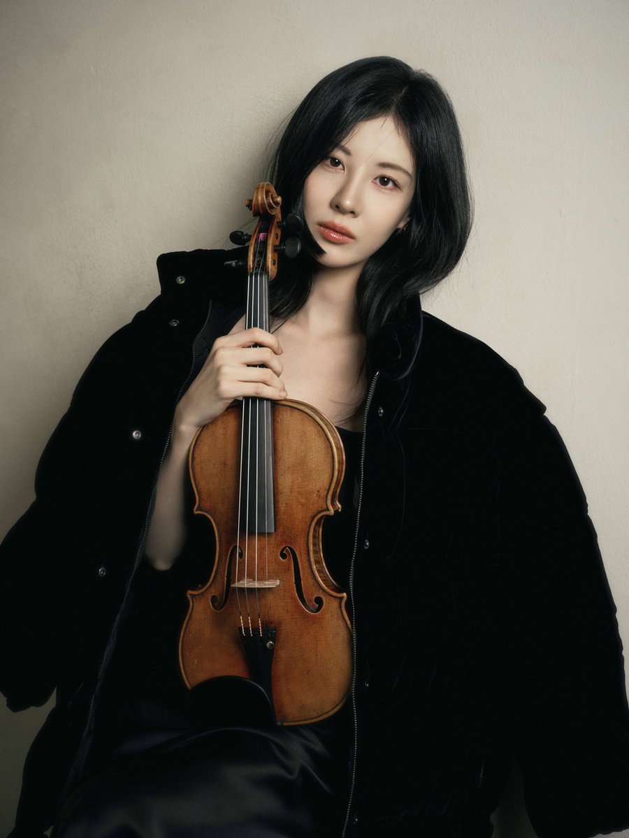 SeohyunData's tweet image. 📷 #서현 | Profile photos of Seohyun with violin for her classical orchestra debut in HQ