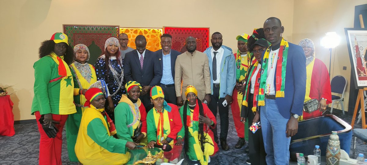 habiboud's tweet photo. Avec la @RTS1_Senegal depuis #Tanger après avoir suivi le galop d’entraînement des Lions 🦁.
Sur le plateau de l’émission #Marhaba, première émission en direct depuis l’étranger pour accompagner notre ��quipe nationale sur initiative du DG @papealeniang pour matérialiser la vision du ministre @SALLAlioune20 pour des médias au cœurs 💕 des évènements.
Un dispositif innovant avec l’@APS_Senegal qui déploie également sa première équipe de reporters pour couvrir une #CAN. Encouragements à l’ensemble des journalistes sportifs et @LeSoleilonline également présents.
Vivement la victoire contre l’Égypte demain et la coupe à la maison pour une deuxième étoile 🌟