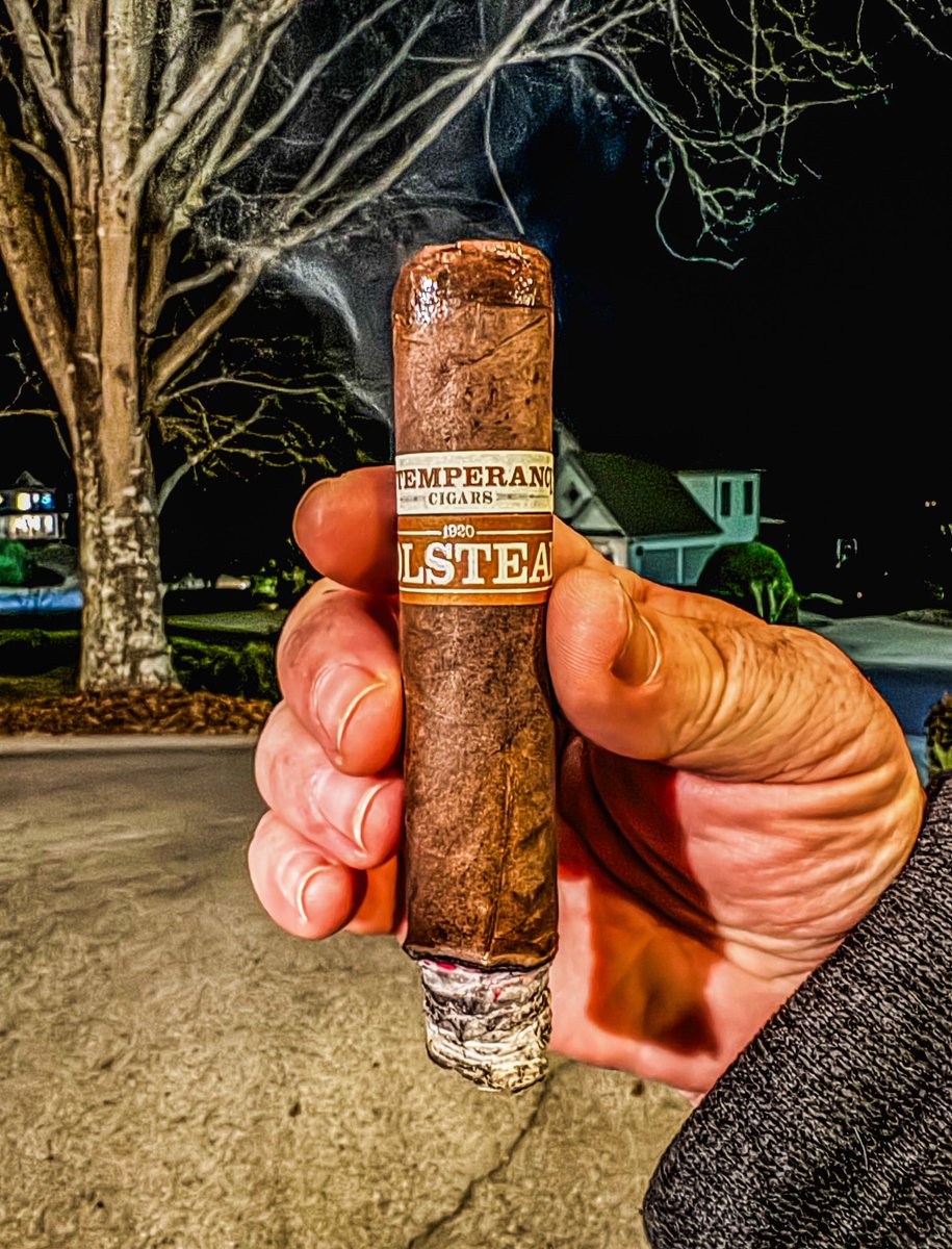 stogiedad's tweet photo. Tidied up the garage and now treating myself to a @SmokeRoMA #Intemperance #Volstead for my efforts. Dandy little smokes! #SmokeRoMa #nowsmoking #CigarLife #CigarsOnX #BOTL https://t.co/3qjllFyXjT