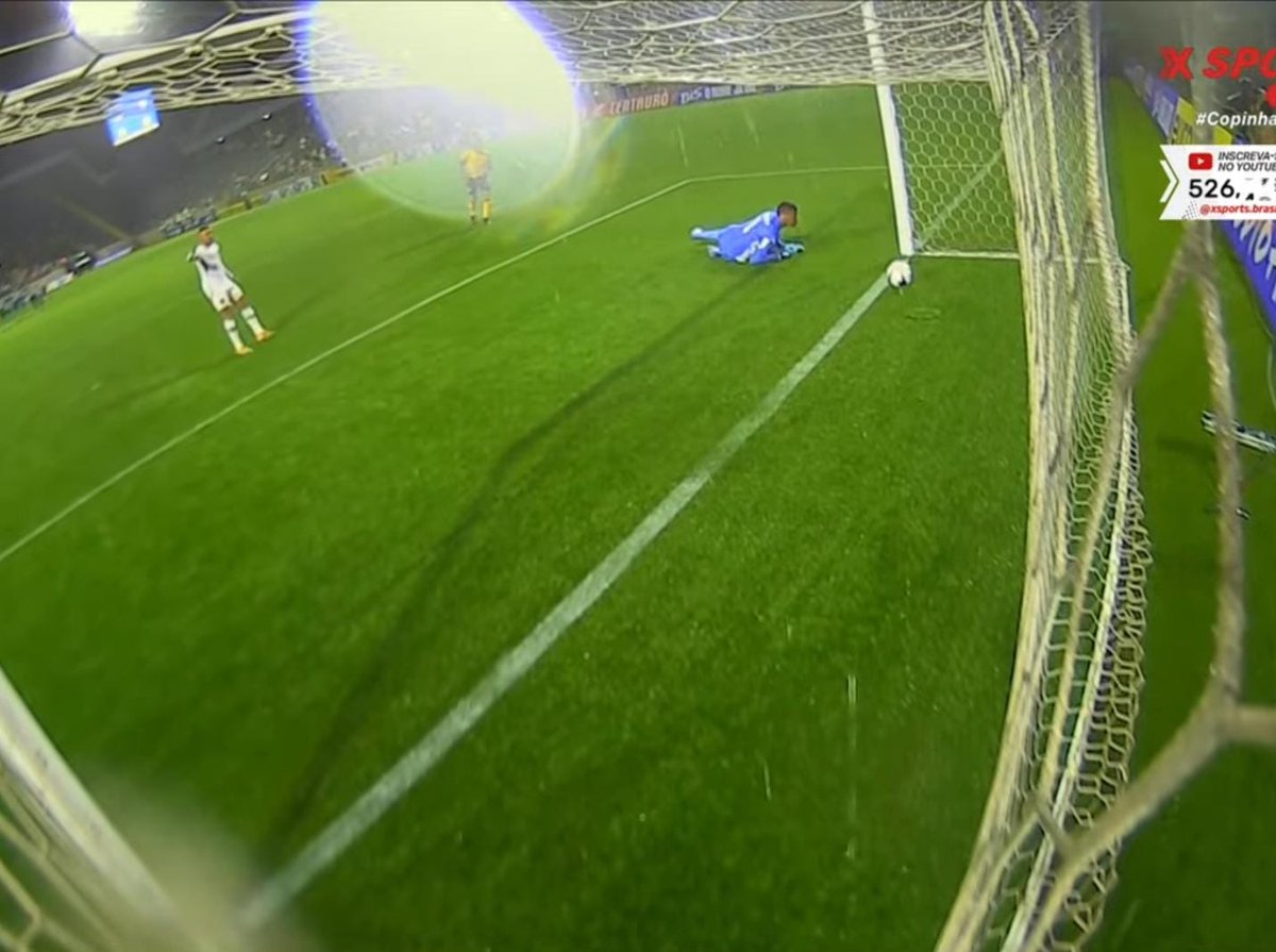 Segunda vez que favorecem o Palmeiras na Copinha. INACREDITÁVEL não ter VAR.