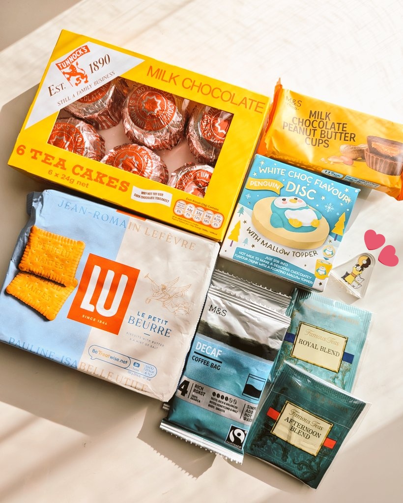 そういや年末年始にいただいたおやつを最近ありがたく日々の糧にさせていただいてるんですけど、海外のお菓子ならでは！みたいな甘み、本当にガツンとくるから良い……😋💕ごちそうさまです！