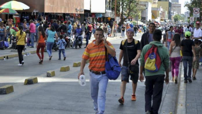 ReporteYa's tweet image. #13Ene #SaludMental #UCV
El psicólogo social Fernando Giuliani afirmó que retomar la rutina diaria ayuda a asimilar el impacto emocional de los hechos recientes y llamó a mantener serenidad en hogares y escuelas. - @elimpulsocom