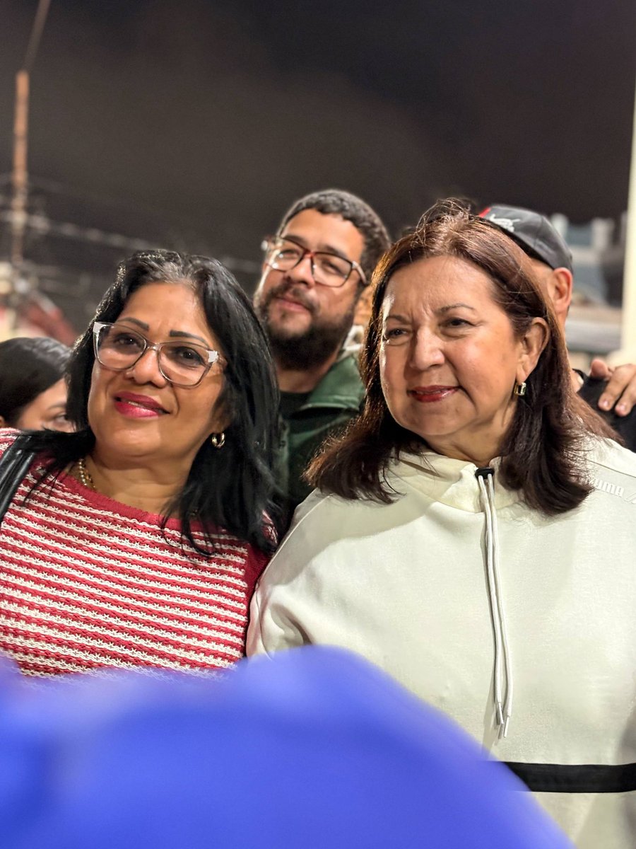 A la Divina Pastora vinimos a traer una hermosa serenata, en la víspera de su día, que será este #14Ene

Como pueblo unido, llegamos a la iglesia Divina Pastora para honrar a la patrona de Lara y protectora de la Milicia Nacional Bolivariana.

Caracas te venera.
#DivinaPastora