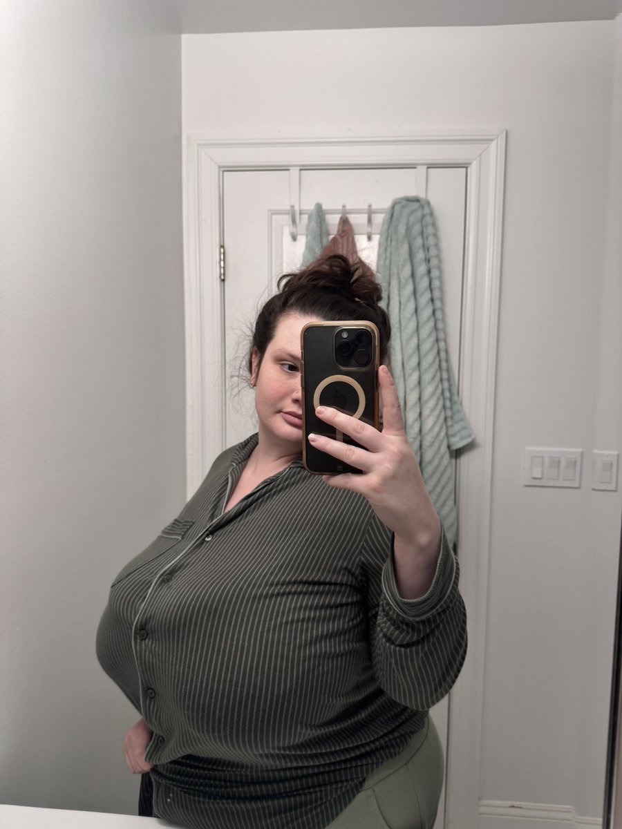 itskaitiecalix's tweet photo. Hey guys! Please don’t fall for scam profiles. There’s only place to message me. It’s in my link ⬆️ https://t.co/HeJMYteeV1