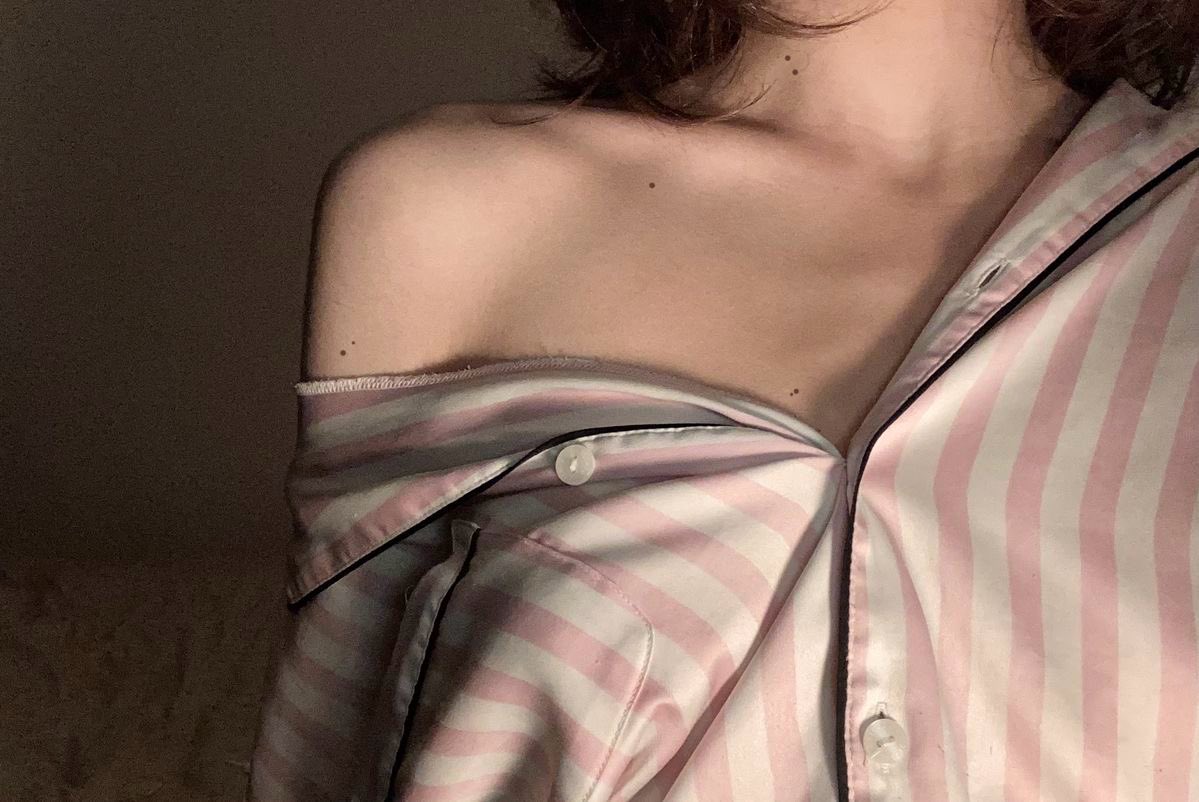 Viktortexhex's tweet image. I trimmed my hair a bit… it is no longer reaching my middle back.