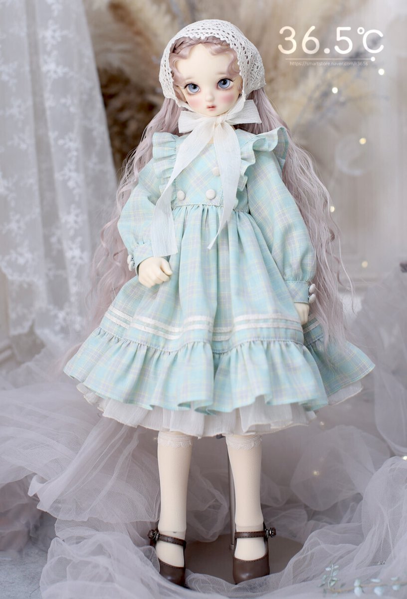 DOLKSTATION's tweet photo. 【入荷情報】
36.5℃より、40cmサイズ対応ドール用ドレス『Belnia set』のご紹介です！
➡️https://t.co/UqZYUwanmL

優しい色合いのチェック生地を用いたワンピースセット。
胸元のフリルが、落ち着いた気品を感じさせます。
重なり合う布地が美しい広がりを見せる仕上がりです。
複数色にてご用意♪ https://t.co/rXXuOtEE3Y