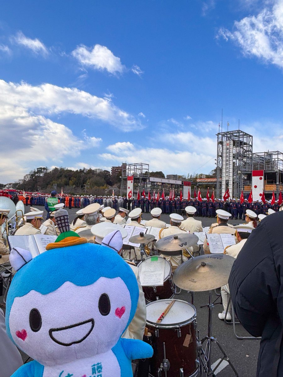 毎年ふじキュンの登場を楽しみにしている方もたくさんいらっしゃると思います🚒✨
今年もかわいいですねー😊  #藤沢市 #マスコットキャラクター #ご当地キャラ #消防出初式