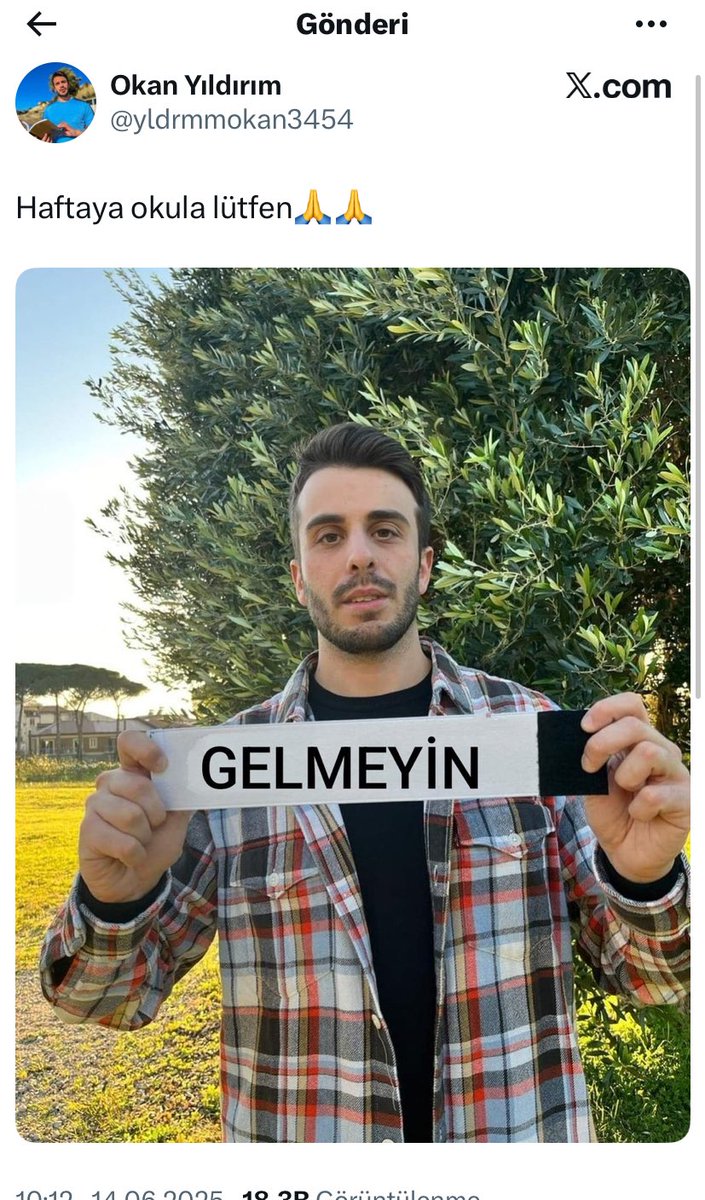 birbirkix's tweet photo. @yldrmmokan3454 @tcacartier @tcmeb bu sözde öğretmenin öğrencilere gelmeyin diyerek psikolojik baskı yapması ne derece etik? Ki bu yalnızca sosyal medyaya yansıyan kısmı kim bilir sınıfta öğrencilere ne tür zorbalıklar yapıyordur? Umarım böyle eğitimle alakasız maaş odaklı çalışanlara gereğini yaparsınız. https://t.co/rmL1eknB79