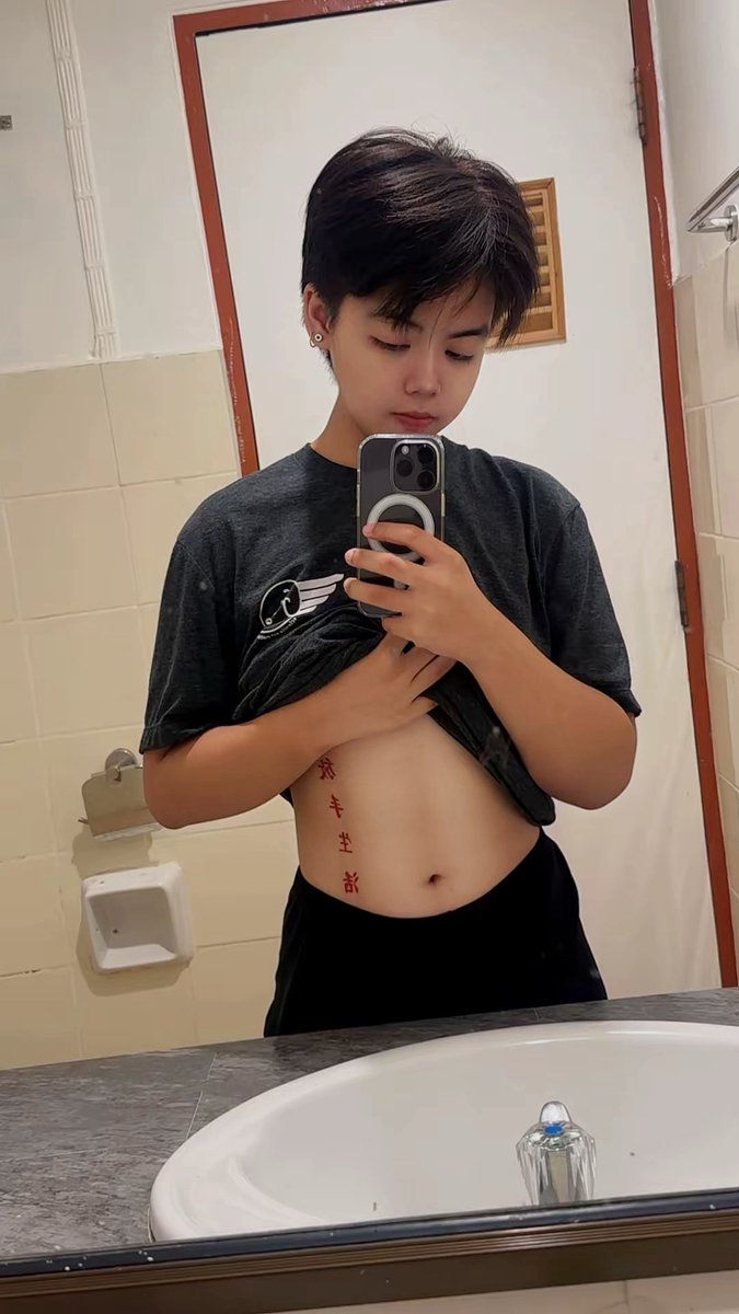 IDavies45392's tweet image. อาบน้ำกันค้าบ #กรุงเทพ