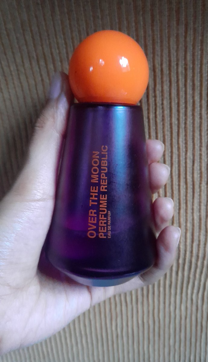 oursummerss's tweet photo. wuhuu neueu koleksyenn dari cnf, over the moon!! wangi floral, sedikit spicy dan seger terus bawaannya. Ketahanannya sesuai sama klaimnya si so far kalau di ruangan ber AC 3-5 jam. Must tryyy sii ini
https://t.co/lFEaerFObY https://t.co/aa2WtkqeTY
