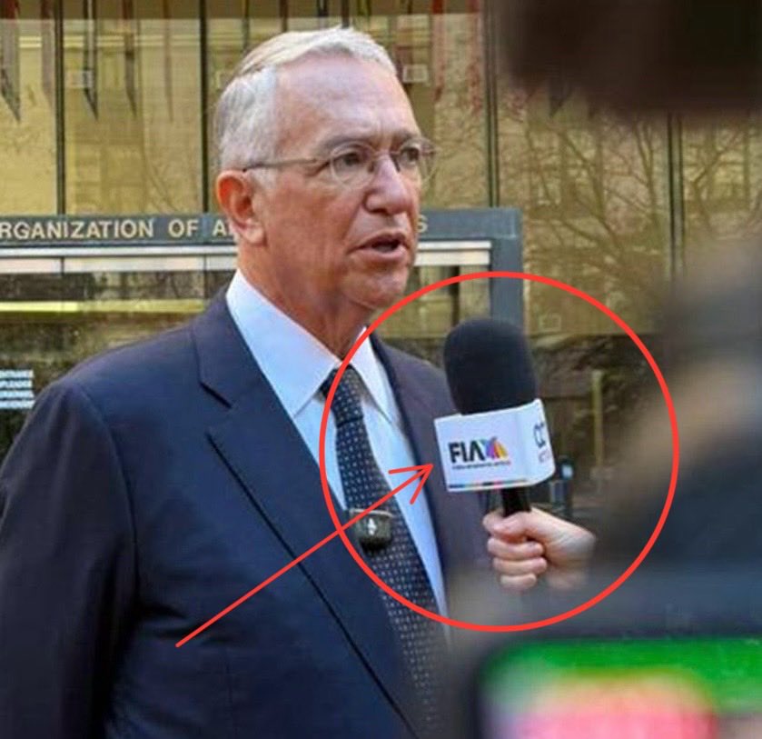 .<a href="/RicardoBSalinas/">Don Ricardo Salinas Pliego</a> tuvo que llevar a sus empleados para que lo entrevistaran 😳😆

El pendejø sabía bien que nadie le iba a hacer caso 😆😆😆😆😆😆