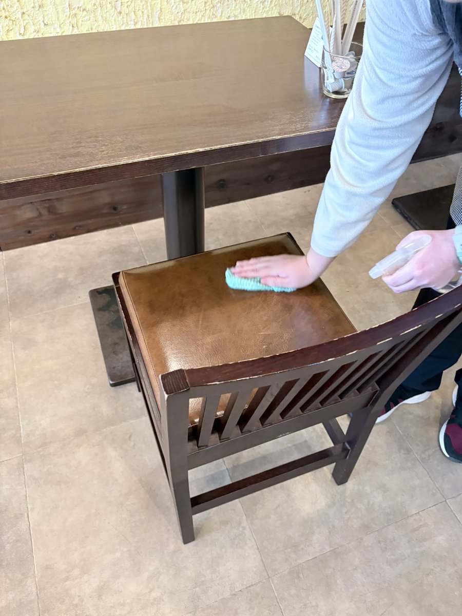 日々詩喫茶室☕️

本日の新芽とお掃除の様子です。毎日こだわりを生かして大掃除並にキレイにしてます。サボテンは伸びてるか枯れてるか生きてるか死んでるか分かりにくいですがとりあえず声をかけ続けています。（じ）