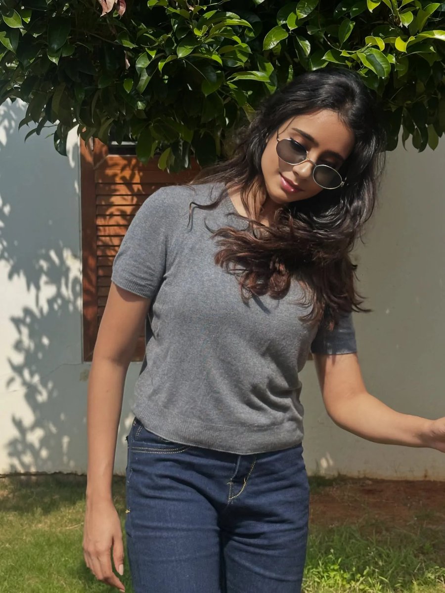 manisha_mithra's tweet photo. May the warmth of Bhogi bring peace to your soul and light to your path. #Bhogi2026 #festiveseason #festivemood #festivemagic #girlsstyles #girlsposes #girlsoutfits #girlstrends #girlsmagic #duskybeauty #tamilponnu #nammaveetuponnu #thalaivarnirandharam #Jailer2 https://t.co/pm0F38Kk5X