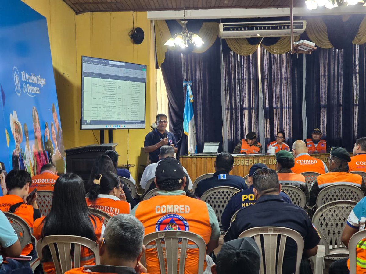 ConredGuatemala's tweet photo. #Suchitepéquez Durante la reunión con integrantes de la #CODRED se coordinaron acciones para el Simulacro Nacional por Sismo 2026 y se dieron a conocer medidas preventivas por la temporada de incendios. https://t.co/lPwnGolF4U