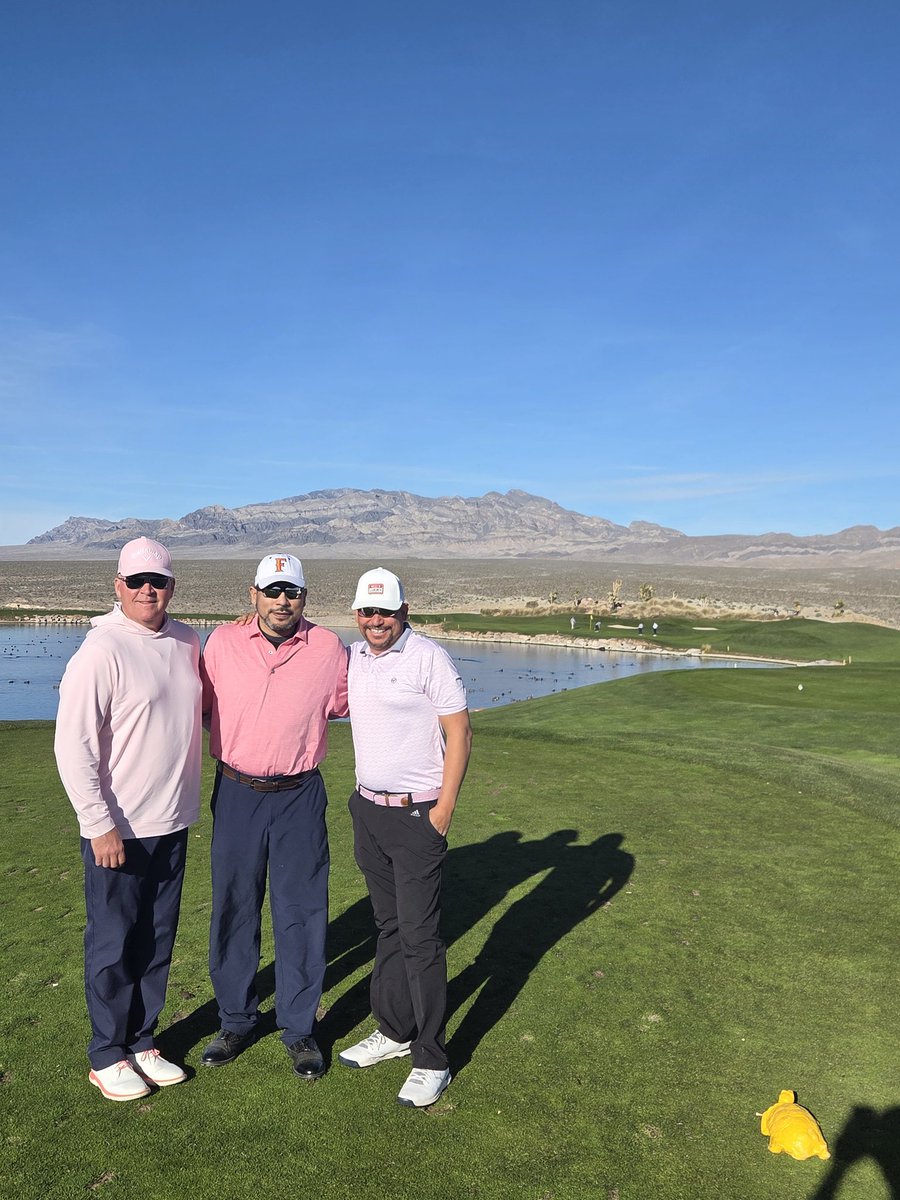 Weatherhack's tweet photo. @BryanTweed16 Jeff from Vegas. Played both Saturday and Sunday with @GabrielLacayo13 and @JoshKeith_14. @700OLECRAM joined us on Sunday Saturday was brutally cold and windy. Sunday was nice. Had 9 good holes out of the 36. Requisite #SundayPink #PinkSunday photo #GolfChat https://t.co/R2SLUVD03L