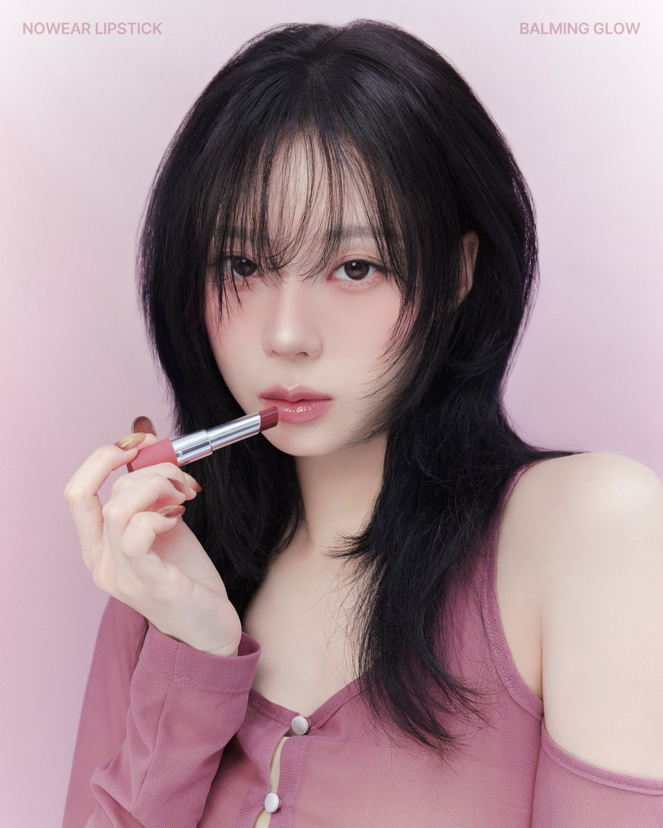 espoir_story's tweet image. 잘 익은 무화과 컬러를 닮은 윈터의 핑크 브라운 룩🤎​

윈터가 사용한 미스틱피그 컬러를​
내일부터 카카오에서 만나보세요!