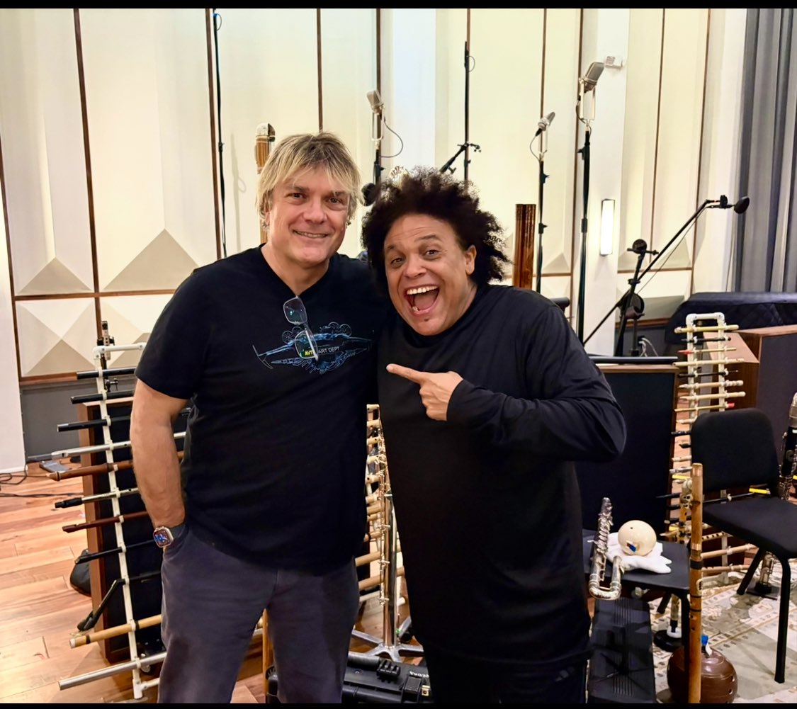 EustachePedro's tweet image. Beautiful way to start the new year:  blessed to play genius @Simonfranglen 's music in the “Special AVATAR 3 Live” &amp;amp; a surreal experience to seat next to super legend @jamescameronofficial

God keeps surprising me with amazing blessings!
.
#avatarforeandash #FluteGuy #filmmusic