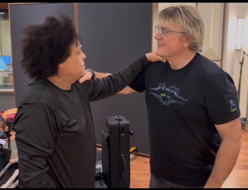 EustachePedro's tweet image. Beautiful way to start the new year:  blessed to play genius @Simonfranglen 's music in the “Special AVATAR 3 Live” &amp;amp; a surreal experience to seat next to super legend @jamescameronofficial

God keeps surprising me with amazing blessings!
.
#avatarforeandash #FluteGuy #filmmusic