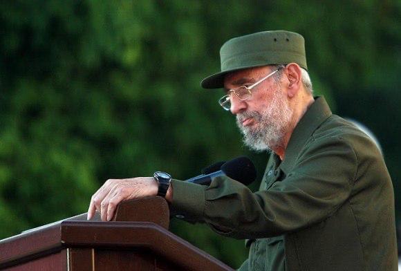 Fidel. "Y nuestro Partido ustedes saben que salió del pueblo, no cayó del cielo, y que nuestros militantes son escogidos entre los mejores de la juventud y los mejores obreros". #100AñosConFidel #LaHabanaViveEnMí