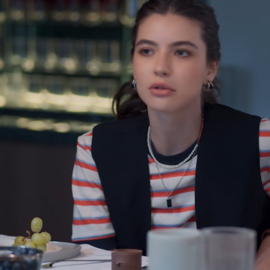 isalipertin's tweet image. não tô me aguentando o prato dela sendo meia dúzia de uvas