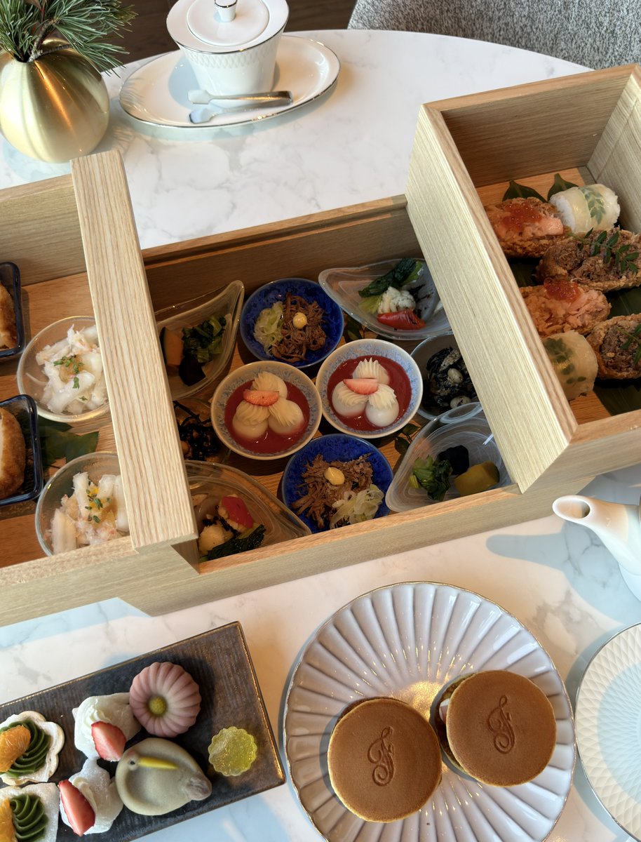9u4s2's tweet photo. 📍 フェアモント東京 冬の「和アフタヌーンティー」
可愛い和の小鉢が沢山あって食べてて楽しかった！内装や景色も素敵でした٭(ㅅ˘˘)♡*.+゜ https://t.co/sIwcxO3EnV