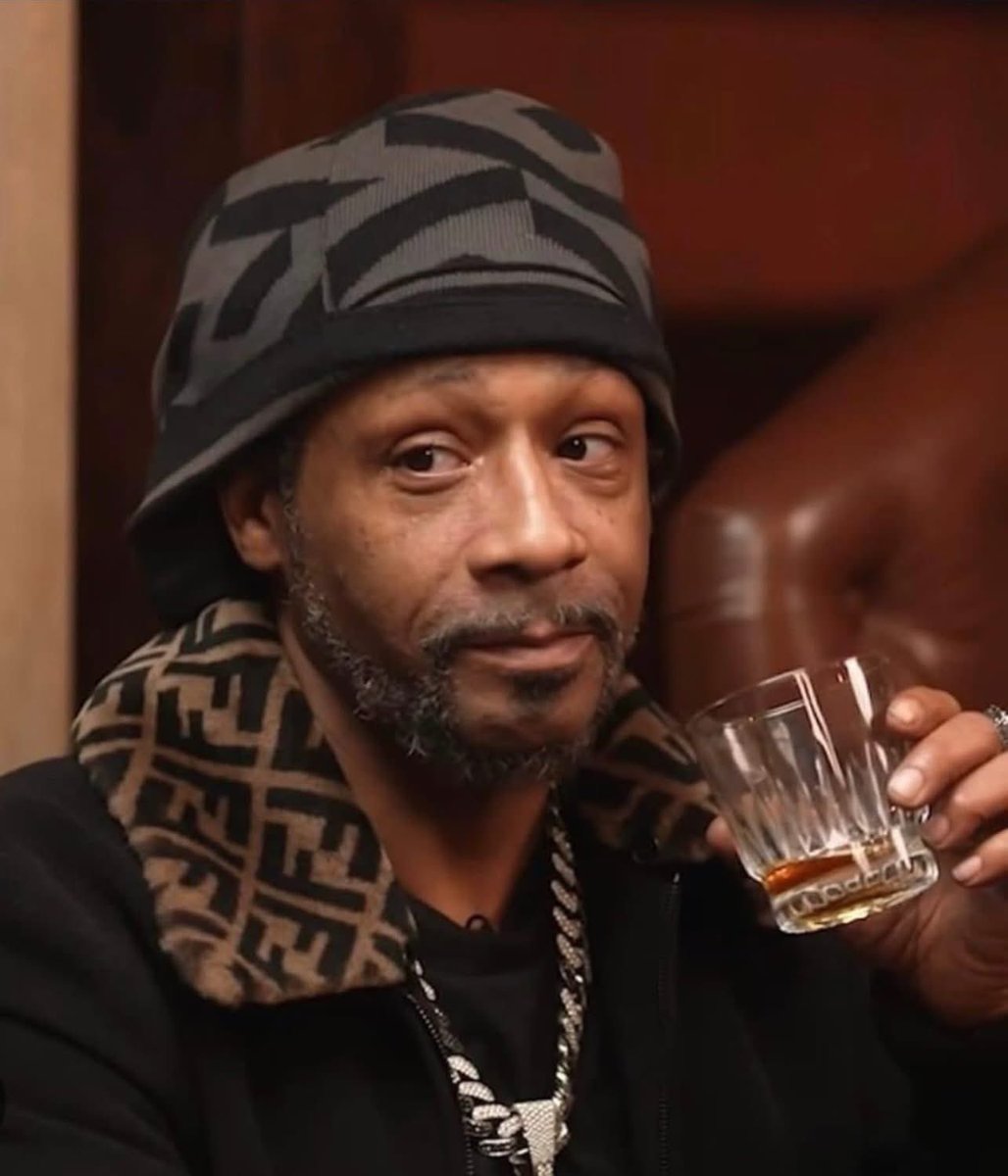 olesoul57_2's tweet image. They said January always start with someone on a brown leather couch, drink in hand, setting the tone for the year? 👀😮‍💨Enjoy the ride y’all lol