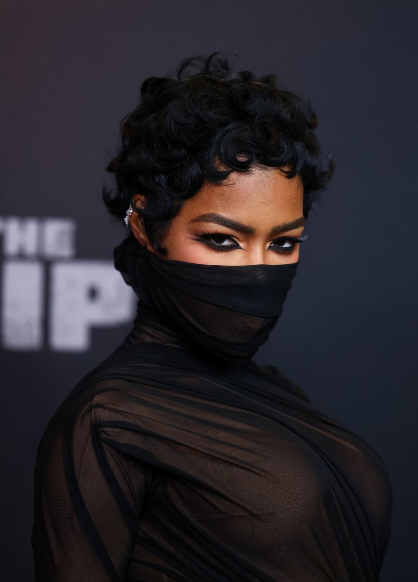 beyoncepress's tweet image. Teyana Taylor received flowers from Beyoncé after winning Best Supporting Actress in a Motion Picture for her work in “One Battle After Another" at the #GoldenGlobes 

“It was just so sweet. Oh, my God. I just love her, you know? She’s been supporting me since I was 16 years…