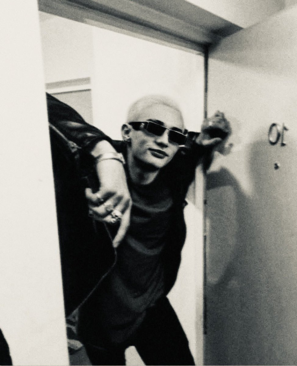 DRXMMERB0Y's tweet image. out for the night