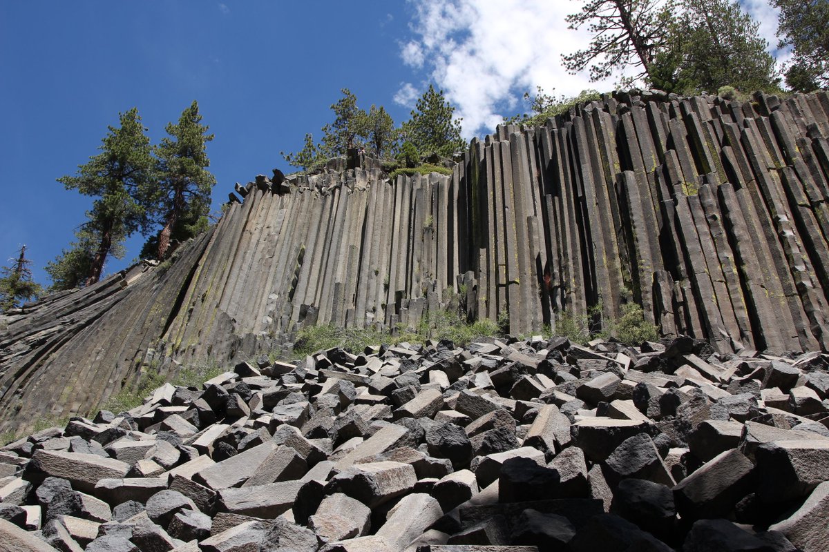 RootLocale's tweet image. 🔥 Location Of The Day: 🔥

Established in 1911 by presidential proclamation, Devil's Postpile National Monument protects and preserves the Devils Postpile formation, the 101-foot high Rainbow Falls.

The formation ranks as one of the world's finest examples of columnar basalt.